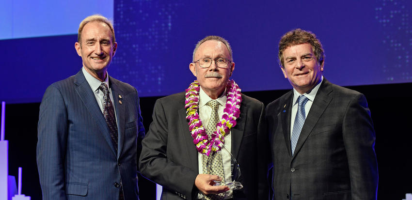 Scott McClanahan receives IB Bender Lifetime Educator Award