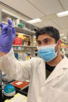 Aryan Shekarabi in a lab