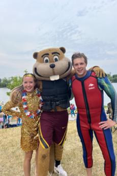 Kappel and Brimacombe pose with Goldy